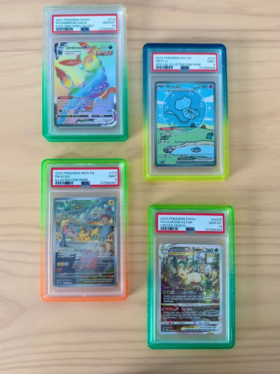 Slabs con bumpers de colores sobre una mesa